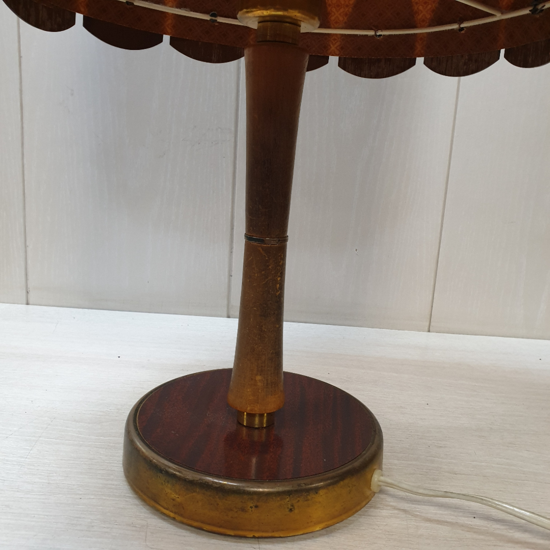 Лампа настольная деревянная, СССР (работает). Картинка 5